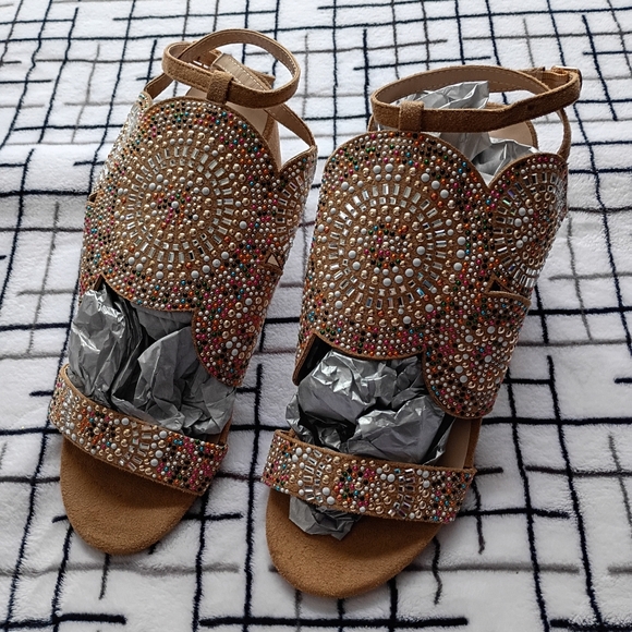 VENUS Shoes - VENUS Embellished Tan Women's Sandals Size 9